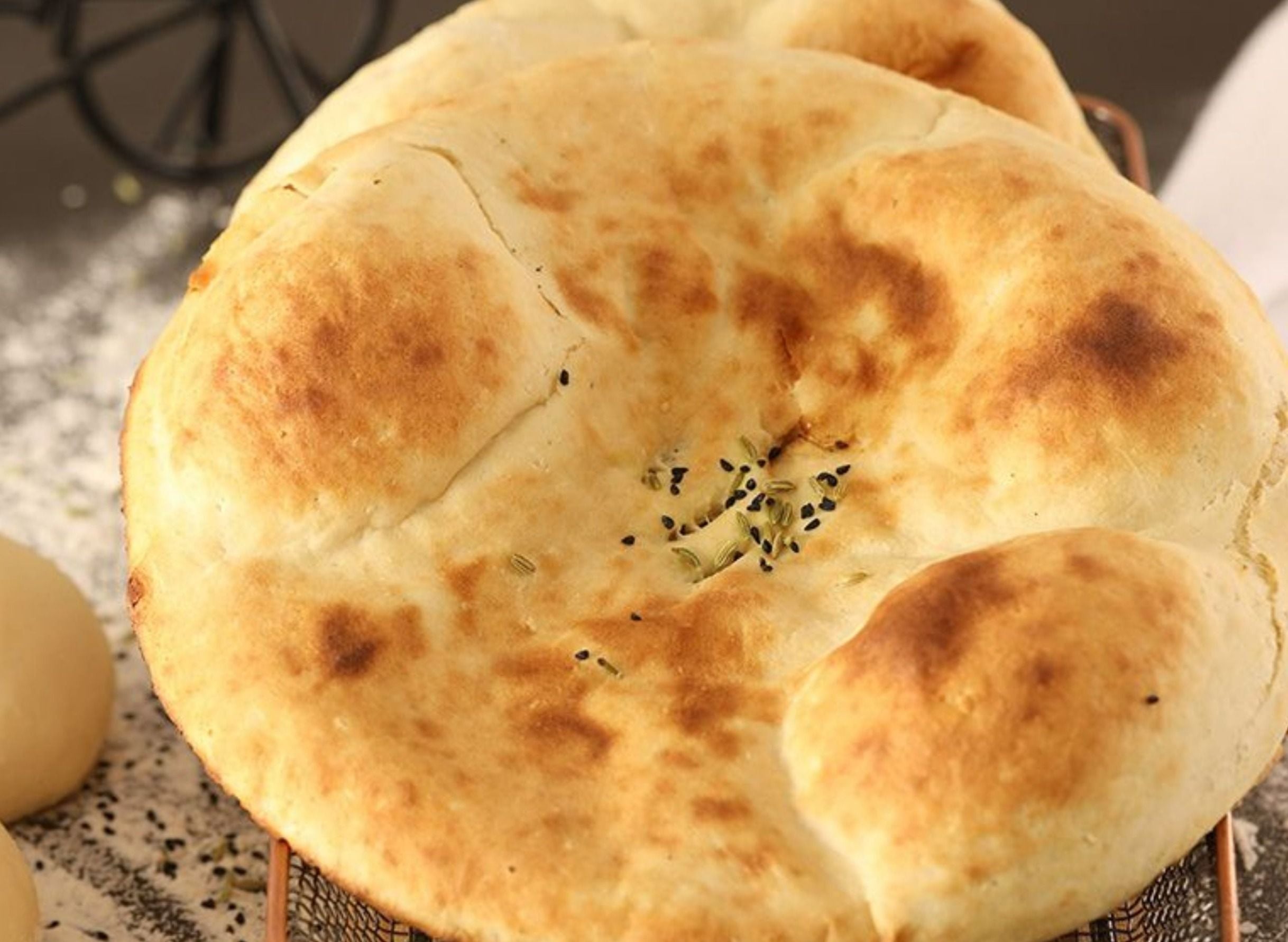 Khan Roti Roti Khamiri Roti at BOHAT AALA | Traditional Desi Roti Lahore